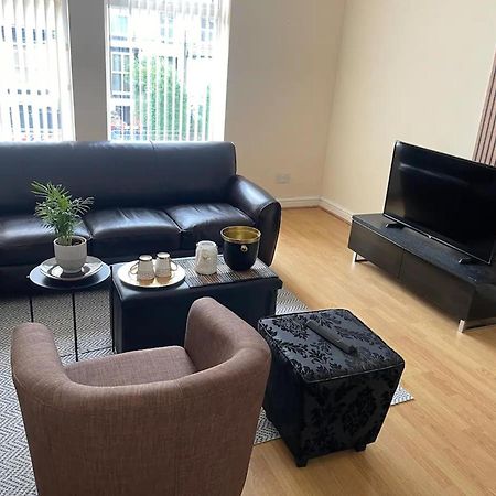 2-Bed Apartment - Sleeps 4 - Street Parking - Wifi Манчестер Экстерьер фото
