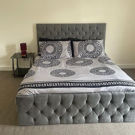 2-Bed Apartment - Sleeps 4 - Street Parking - Wifi Манчестер Экстерьер фото