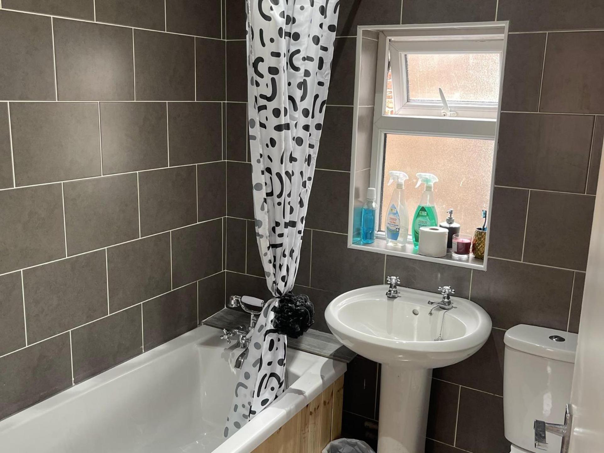 2-Bed Apartment - Sleeps 4 - Street Parking - Wifi Манчестер Экстерьер фото