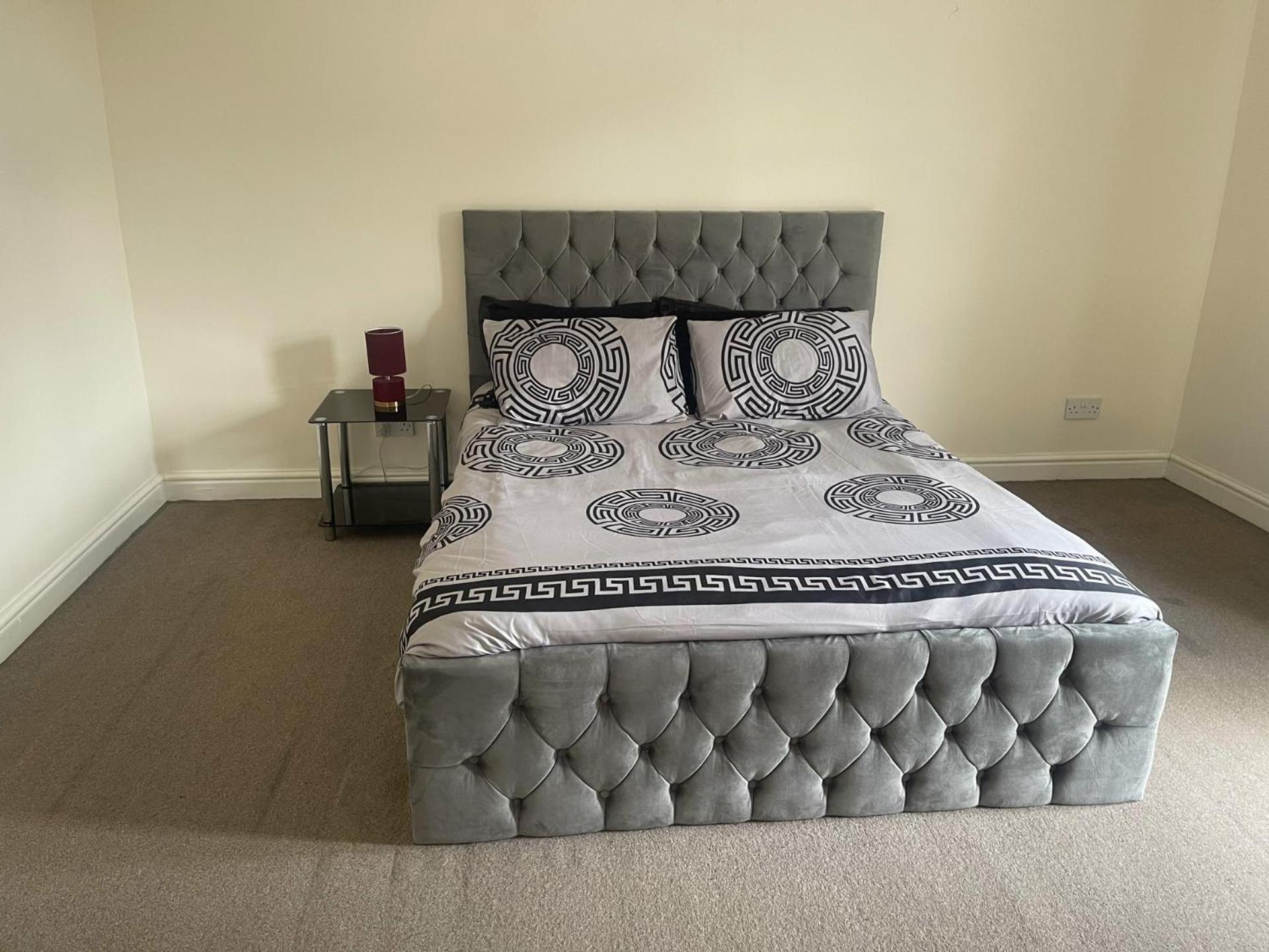 2-Bed Apartment - Sleeps 4 - Street Parking - Wifi Манчестер Экстерьер фото