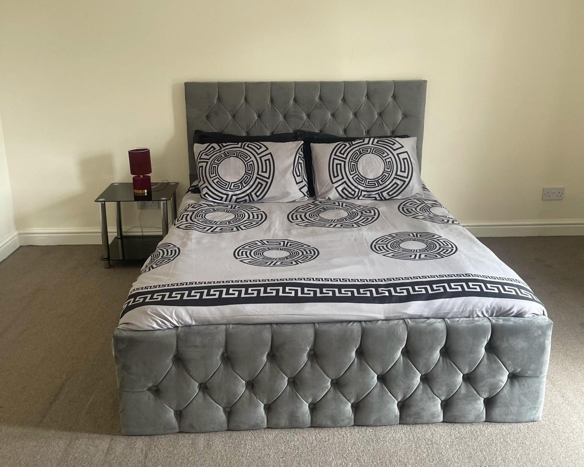 2-Bed Apartment - Sleeps 4 - Street Parking - Wifi Манчестер Экстерьер фото